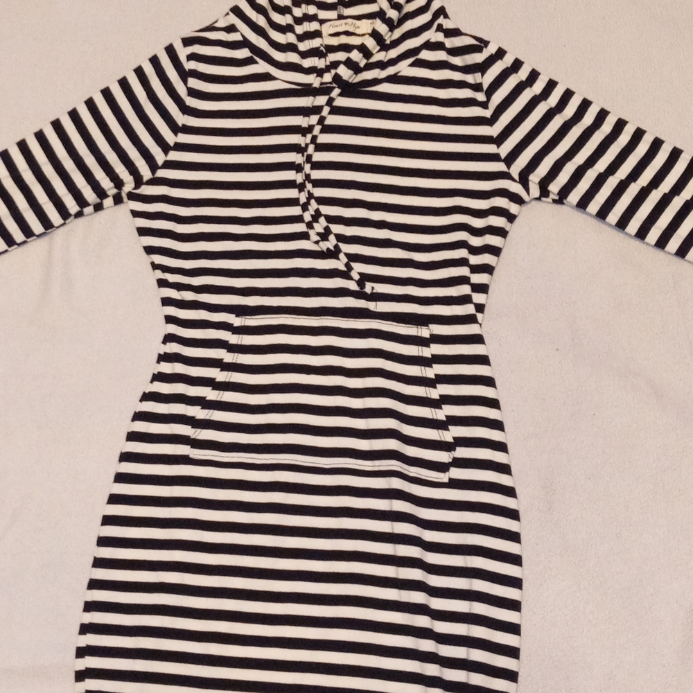 Size M Heart ❤️ Hips hooded striped dress
